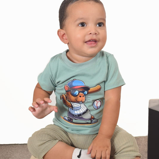 Camiseta verde Capibara bateando