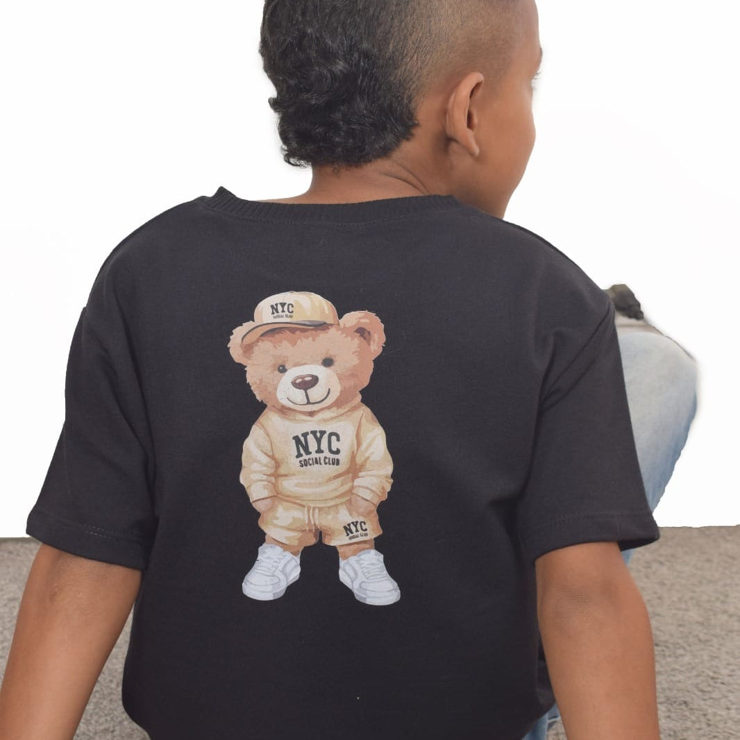 Camiseta oversize negra oso sorprende